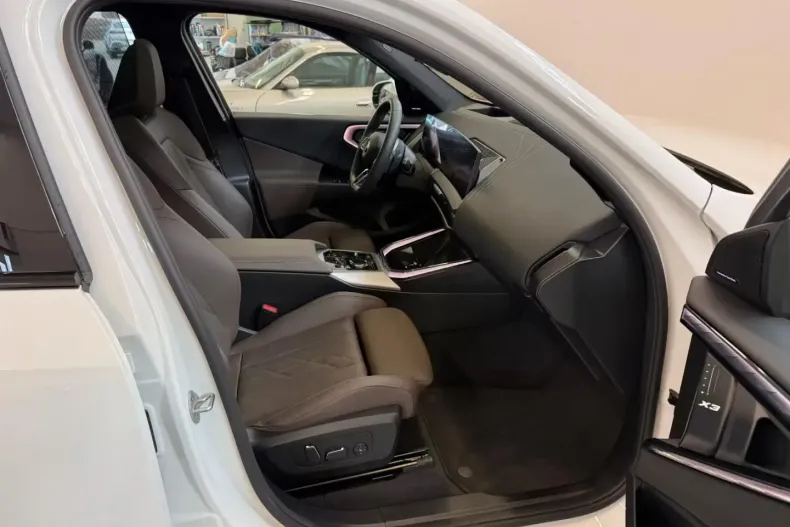 BMW X3 (Seria X) din 2025 cu 9.200 km - oferta BMW189348 - foto 14