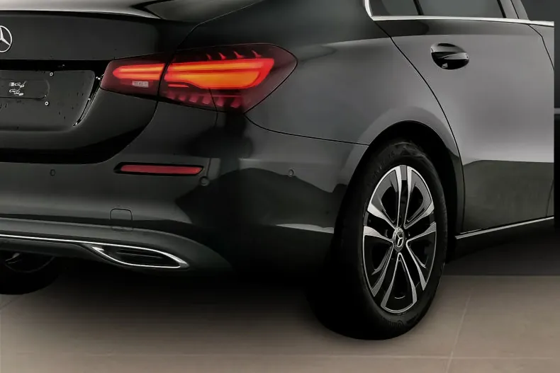 Mercedes-Benz A 200 (Clasa A) din 2024 cu 11.000 km - oferta MER189396 - foto 3