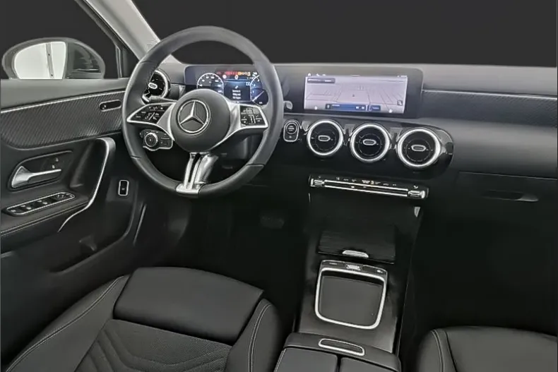 Mercedes-Benz A 200 (Clasa A) din 2024 cu 11.000 km - oferta MER189396 - foto 5