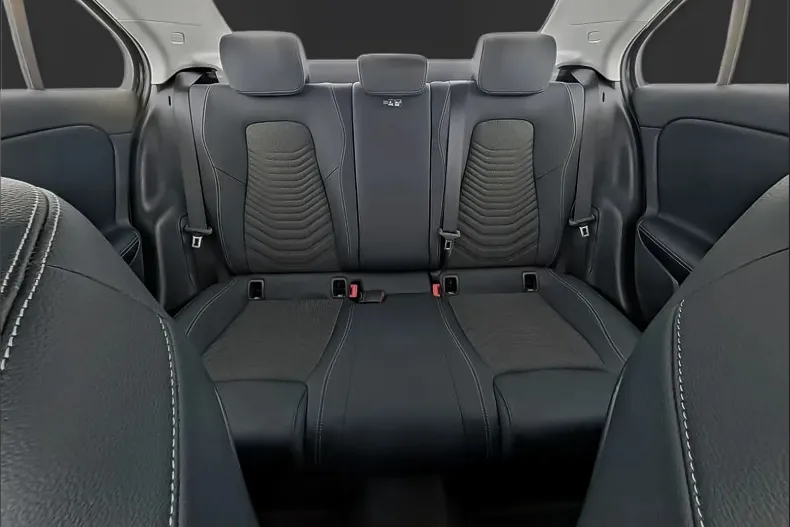 Mercedes-Benz A 200 (Clasa A) din 2024 cu 11.000 km - oferta MER189396 - foto 7