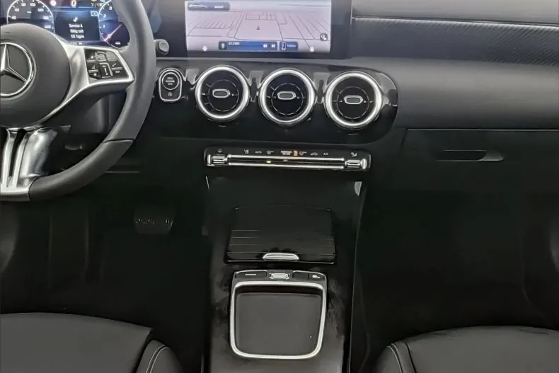 Mercedes-Benz A 200 (Clasa A) din 2024 cu 11.000 km - oferta MER189396 - foto 8