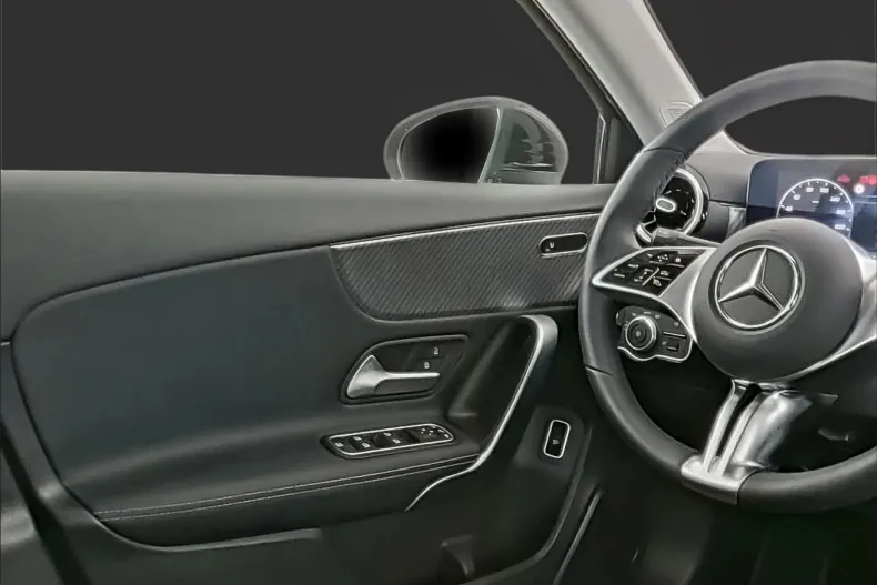 Mercedes-Benz A 200 (Clasa A) din 2024 cu 11.000 km - oferta MER189396 - foto 9