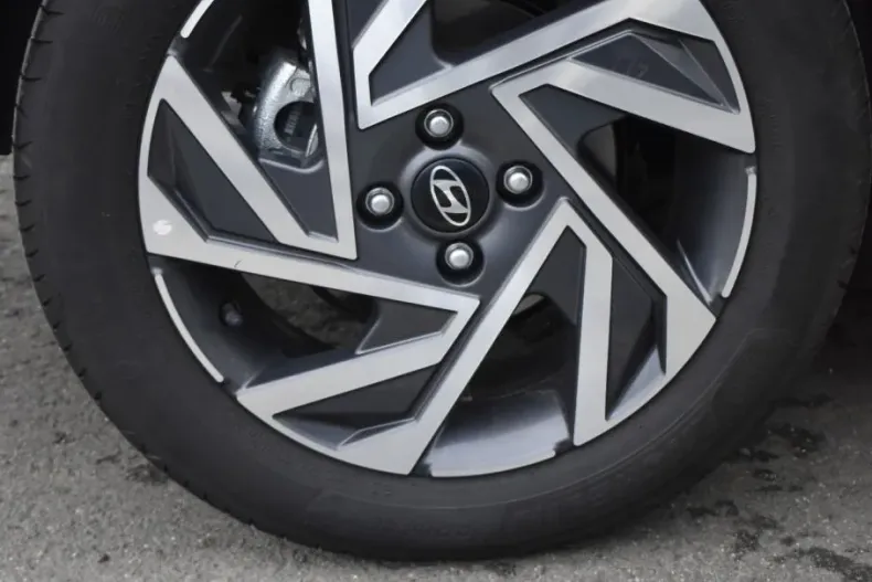 Hyundai BAYON din 2024 cu 14.125 km - oferta HYU189583 - foto 37