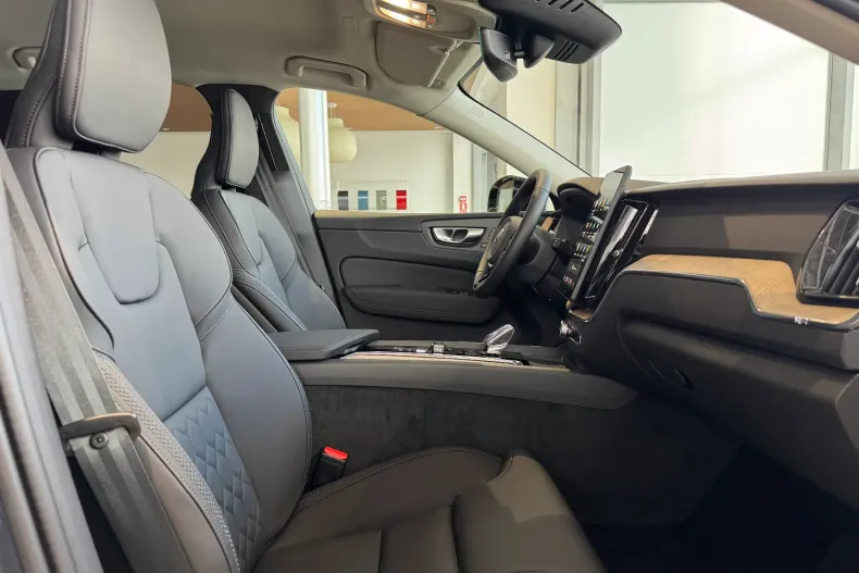 Volvo XC60 din 2025 cu 9 km - oferta VOL189931 - foto 10