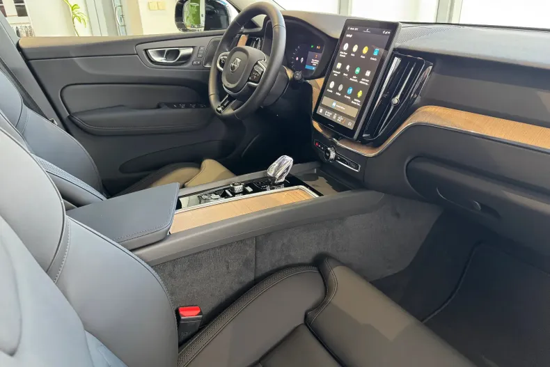 Volvo XC60 din 2025 cu 9 km - oferta VOL189931 - foto 11