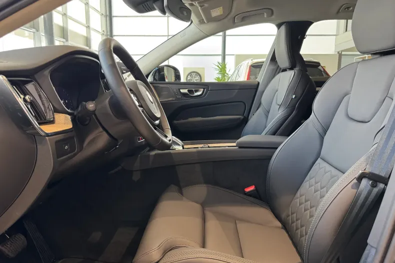 Volvo XC60 din 2025 cu 9 km - oferta VOL189931 - foto 13