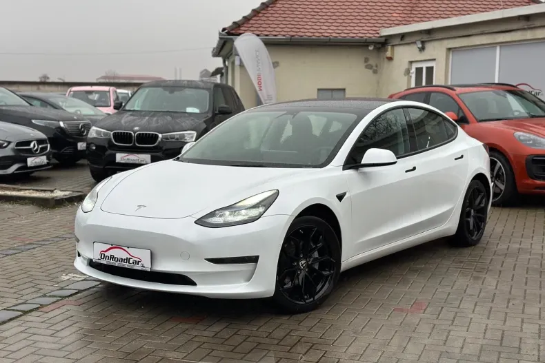 Tesla Model 3 din 2022 cu 73.000 km - oferta TES189943 - foto 1