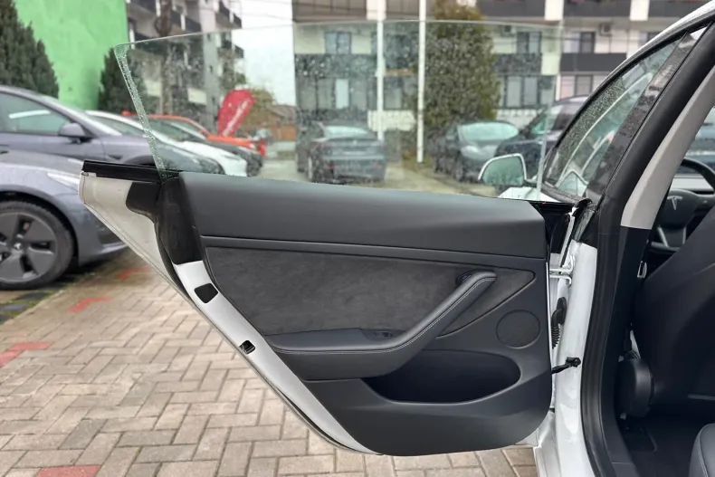 Tesla Model 3 din 2022 cu 73.000 km - oferta TES189943 - foto 39