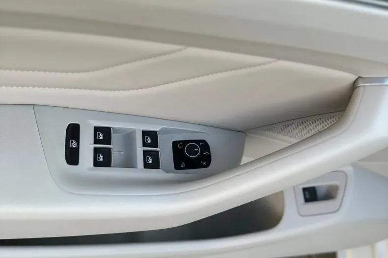 Volkswagen Passat din 2020 cu 66.041 km - oferta VOL189944 - foto 36