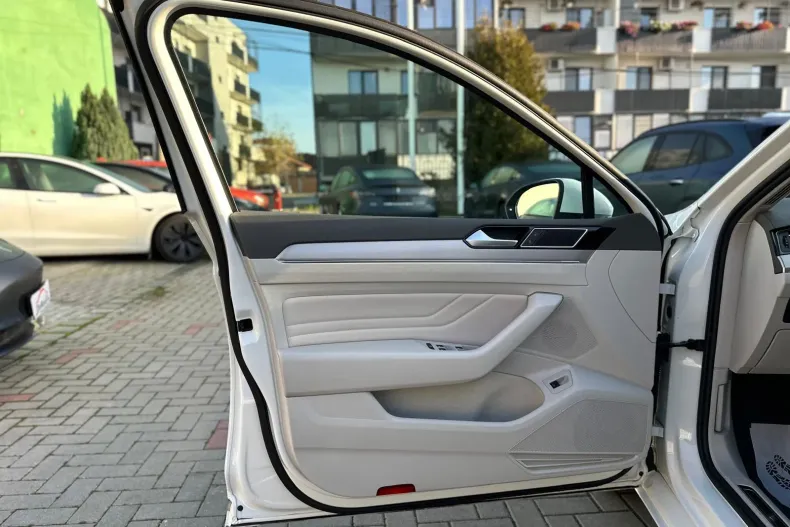 Volkswagen Passat din 2020 cu 66.041 km - oferta VOL189944 - foto 37
