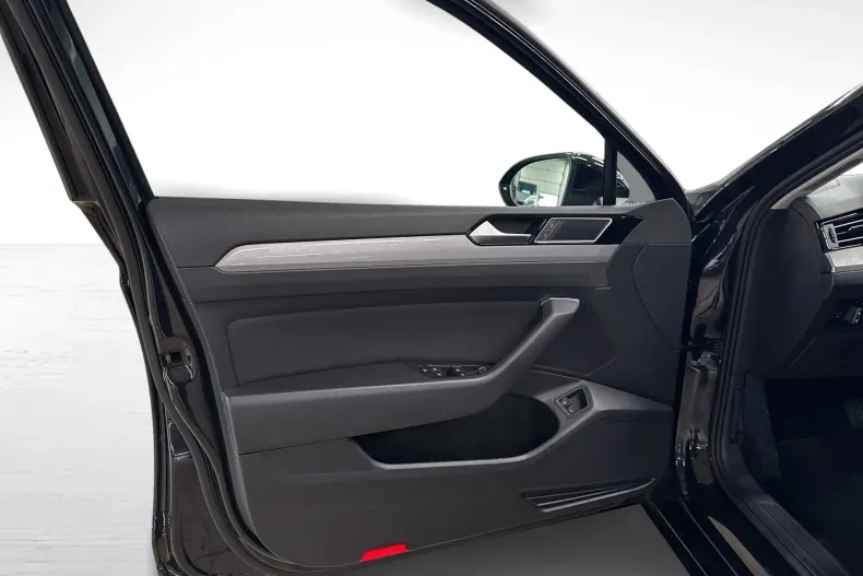 Volkswagen Passat din 2021 cu 69.596 km - oferta VOL189969 - foto 13