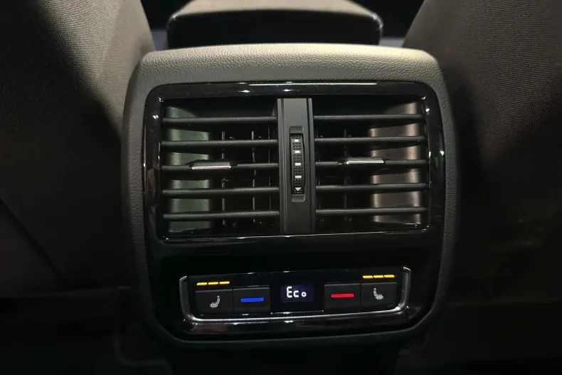 Volkswagen Passat din 2021 cu 69.596 km - oferta VOL189969 - foto 29