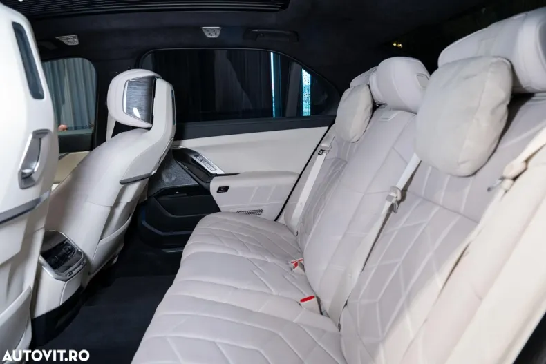 BMW Seria 7 din 2023 cu 16.000 km - oferta BMW190159 - foto 26