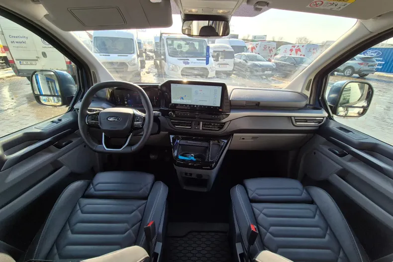 Ford Tourneo Custom din 2024 cu 8.000 km - oferta FOR190170 - foto 17