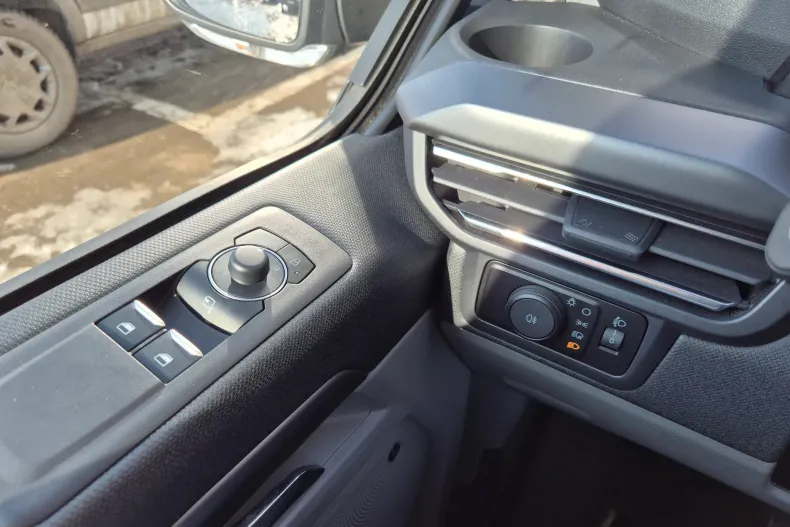 Ford Tourneo Custom din 2024 cu 8.000 km - oferta FOR190170 - foto 22