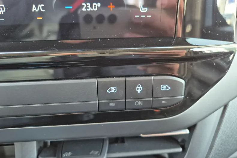 Ford Tourneo Custom din 2024 cu 8.000 km - oferta FOR190170 - foto 24