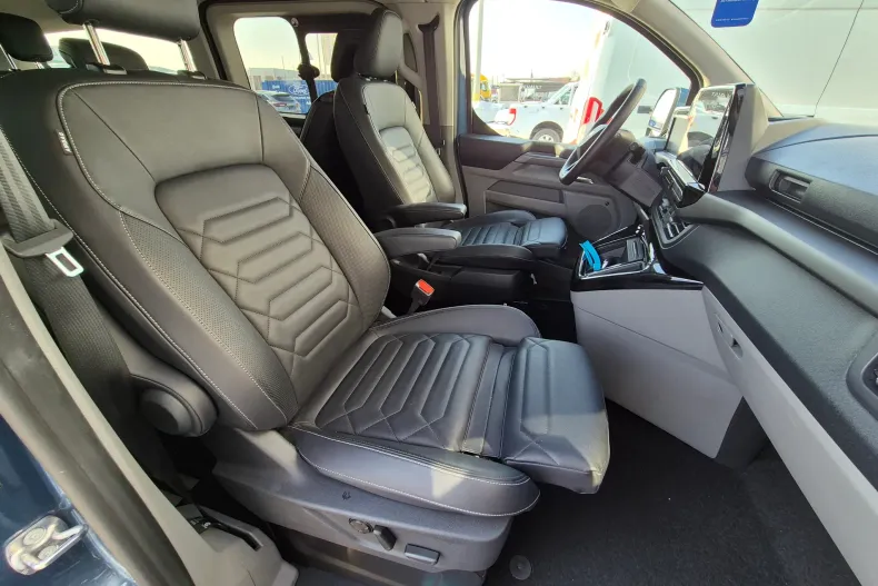 Ford Tourneo Custom din 2024 cu 8.000 km - oferta FOR190170 - foto 28