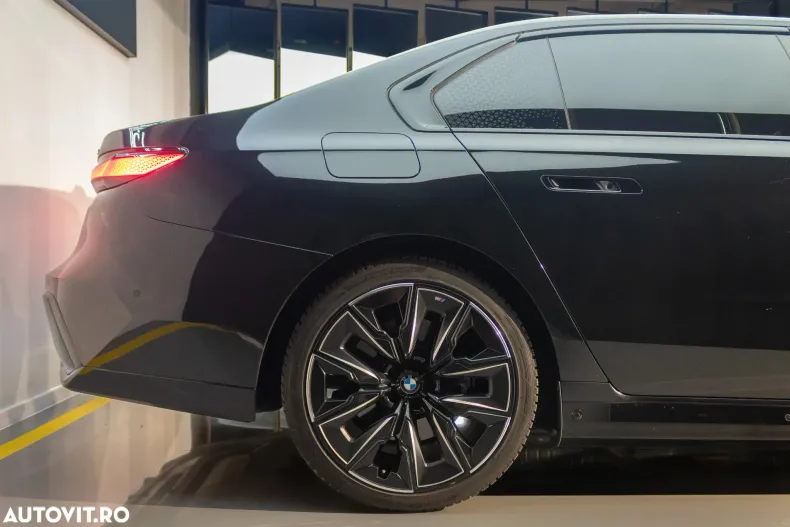 BMW Seria 7 din 2023 cu 68.150 km - oferta BMW190191 - foto 6