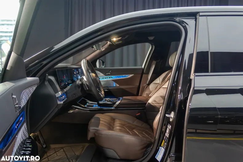 BMW Seria 7 din 2023 cu 68.150 km - oferta BMW190191 - foto 19