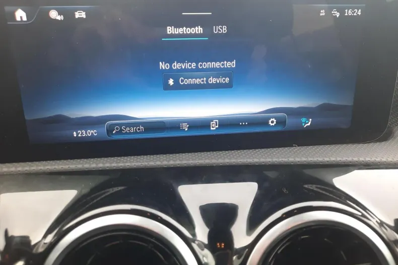 Mercedes-Benz A 200 (Clasa A) din 2024 cu 33.078 km - oferta MER190193 - foto 20