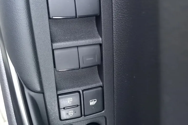 Toyota Corolla Cross din 2025 cu 2.710 km - oferta TOY190198 - foto 14