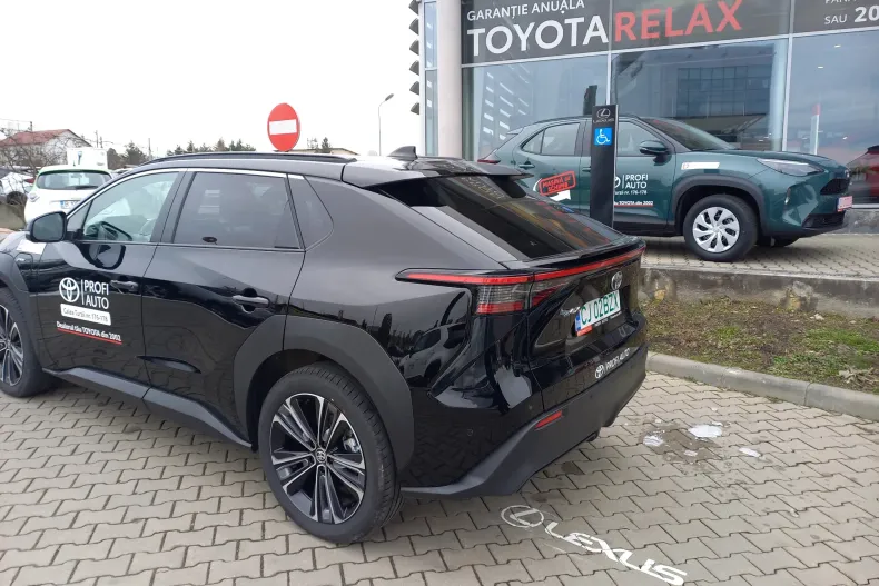 Toyota bZ4X din 2024 cu 8.385 km - oferta TOY190200 - foto 4