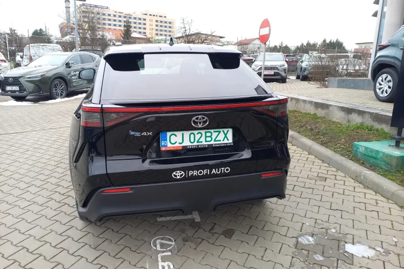 Toyota bZ4X din 2024 cu 8.385 km - oferta TOY190200 - foto 5