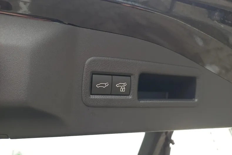 Toyota bZ4X din 2024 cu 8.385 km - oferta TOY190200 - foto 9