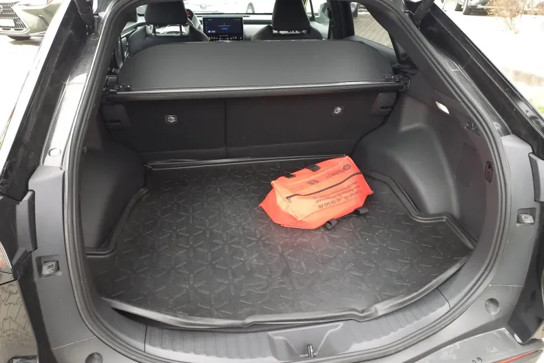 Toyota bZ4X din 2024 cu 8.385 km - oferta TOY190200 - foto 10