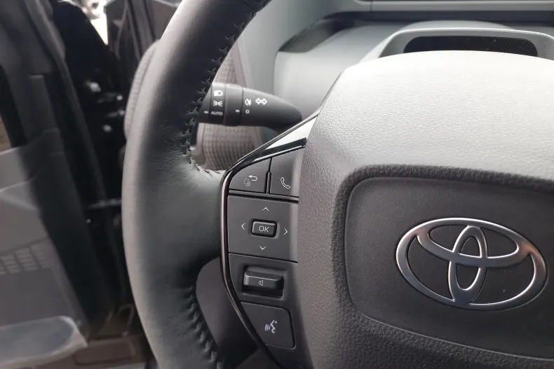 Toyota bZ4X din 2024 cu 8.385 km - oferta TOY190200 - foto 22