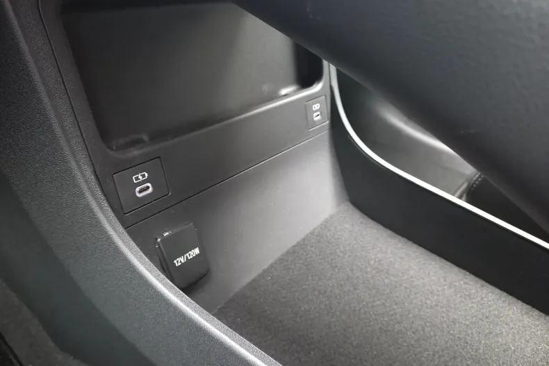 Toyota bZ4X din 2024 cu 8.385 km - oferta TOY190200 - foto 30