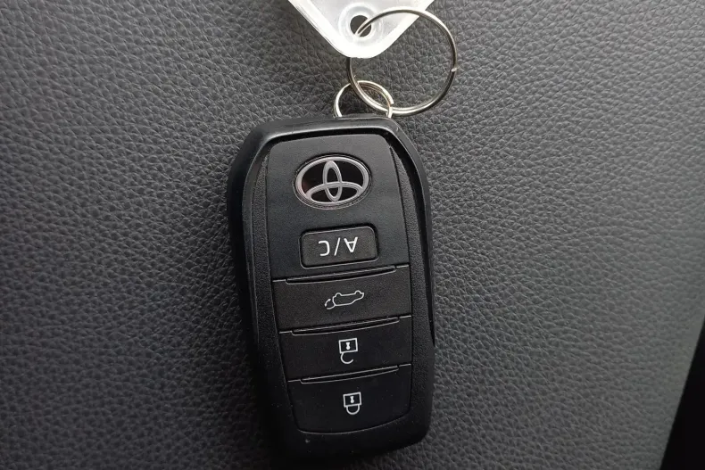 Toyota bZ4X din 2024 cu 8.385 km - oferta TOY190200 - foto 31