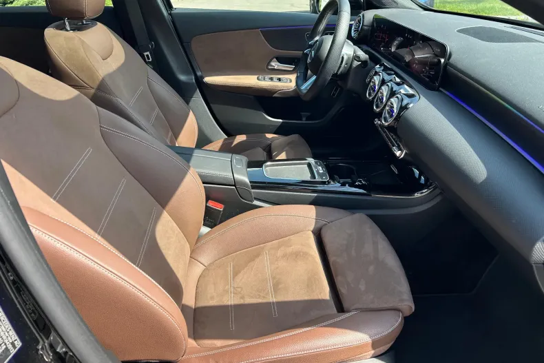 Mercedes-Benz A 200 (Clasa A) din 2024 cu 10.600 km - oferta MER190231 - foto 10