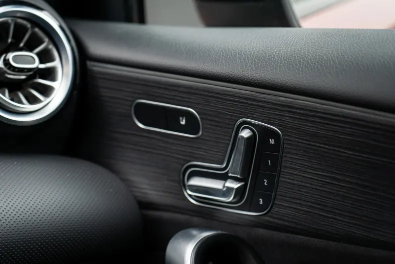 Mercedes-Benz A 250 (Clasa A) din 2023 cu 35.703 km - oferta MER190362 - foto 19