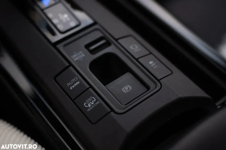 Toyota Prius din 2023 cu 17.070 km - oferta TOY190464 - foto 32