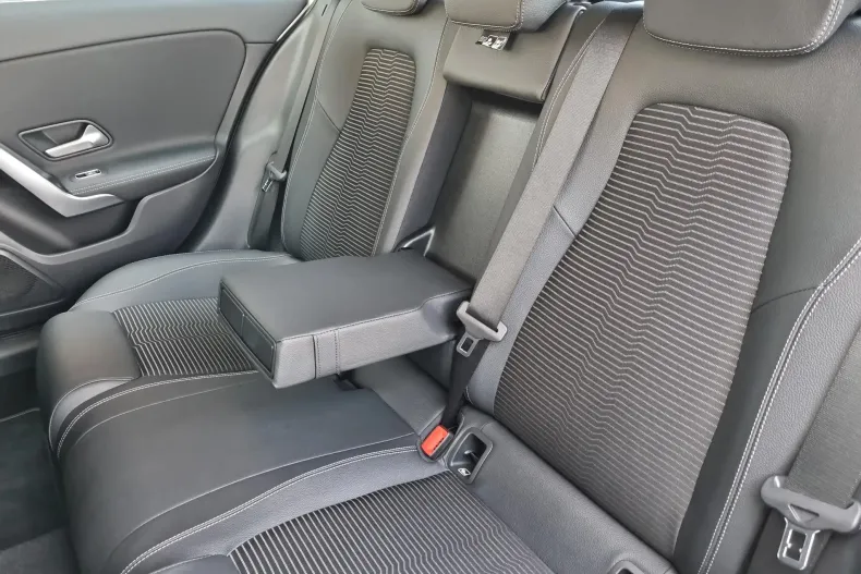 Mercedes-Benz A 250 (Clasa A) din 2021 cu 39.749 km - oferta MER190667 - foto 16