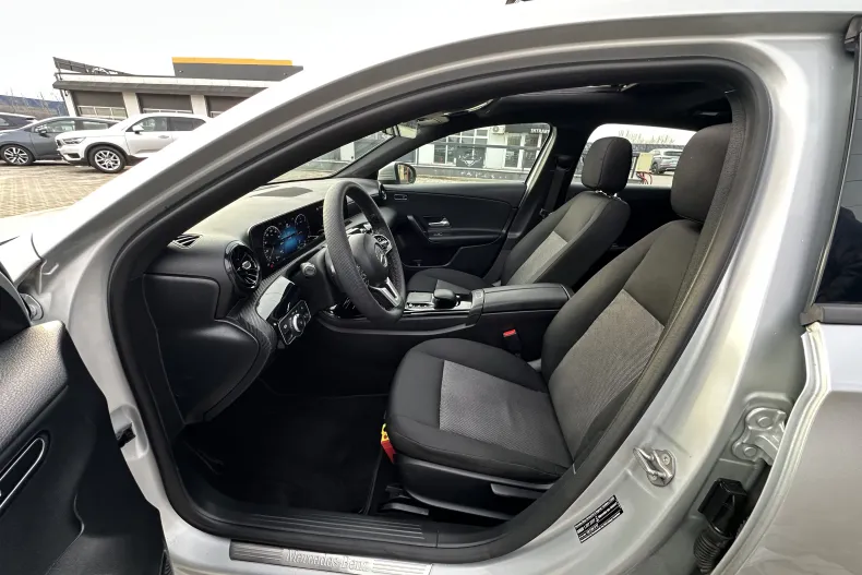 Mercedes-Benz A 200 (Clasa A) din 2020 cu 124.838 km - oferta MER191158 - foto 19