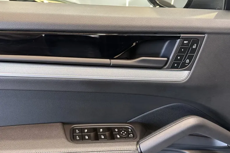 Porsche Cayenne din 2023 cu 72.900 km - oferta POR191188 - foto 7