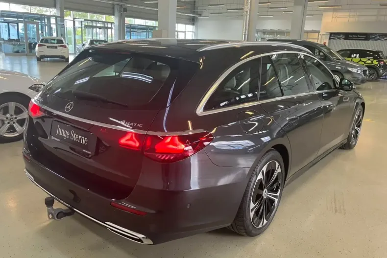 Mercedes-Benz E 300 (Clasa E) din 2024 cu 35.543 km - oferta MER191193 - foto 5