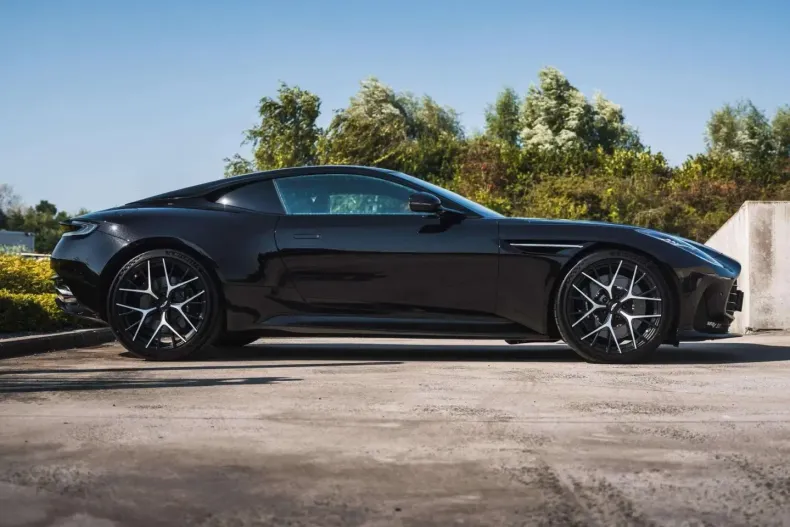 Aston Martin DB12 din 2025 cu 2.050 km - oferta AST191201 - foto 8