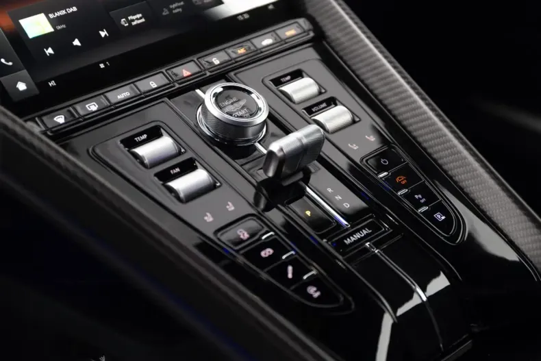 Aston Martin DB12 din 2025 cu 9.500 km - oferta AST191203 - foto 13