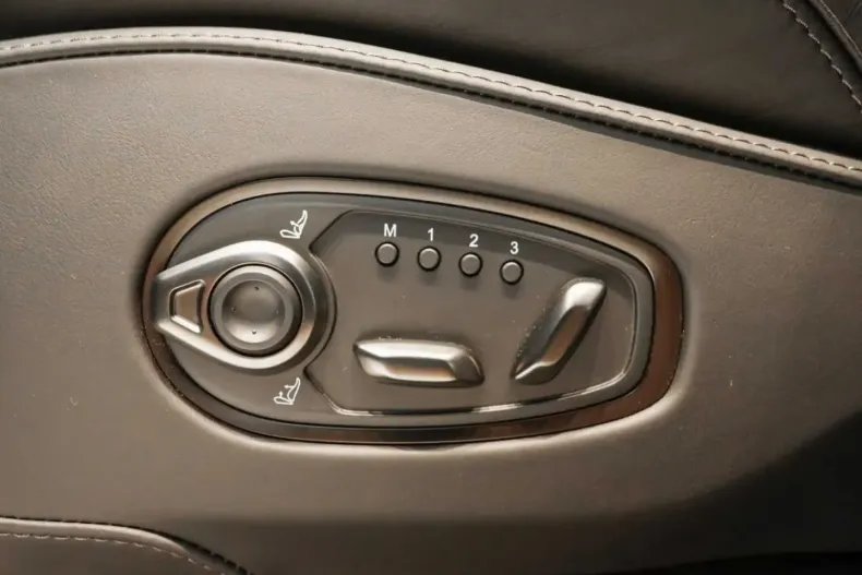 Aston Martin DBX din 2025 cu 9.990 km - oferta AST191205 - foto 25