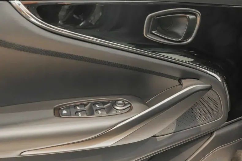 Aston Martin DBX din 2025 cu 9.990 km - oferta AST191205 - foto 26