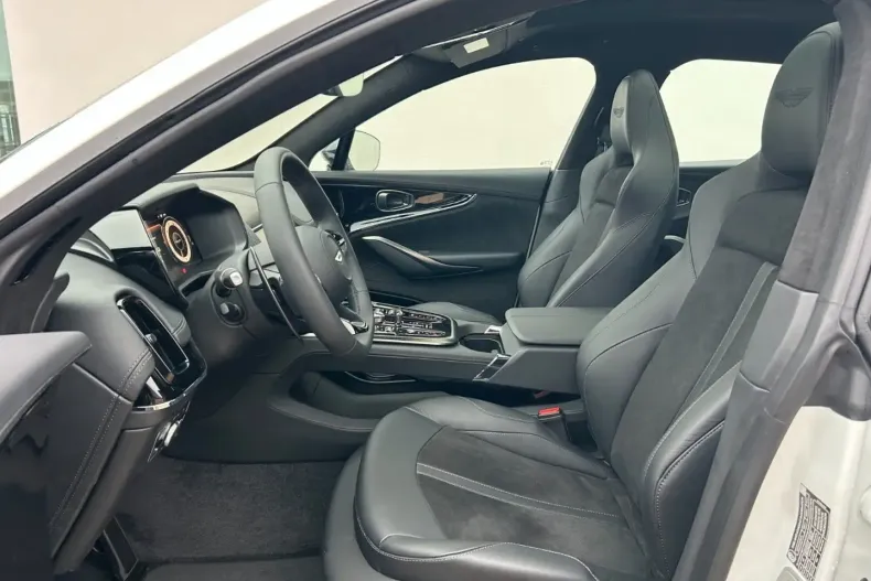 Aston Martin DBX din 2025 cu 2.200 km - oferta AST191207 - foto 9
