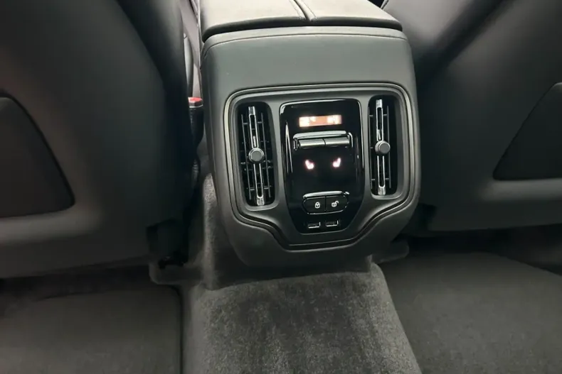 Aston Martin DBX din 2025 cu 2.200 km - oferta AST191207 - foto 16