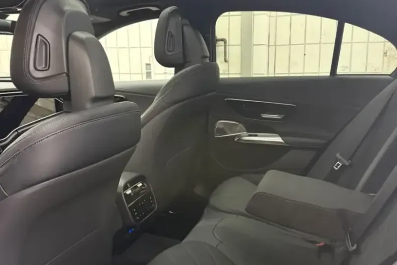 Mercedes-Benz E 220 (Clasa E) din 2025 cu 30.000 km - oferta MER191222 - foto 14