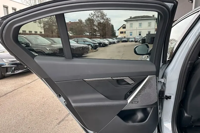 BMW 530 (Seria 5) din 2025 cu 18.265 km - oferta BMW191258 - foto 13