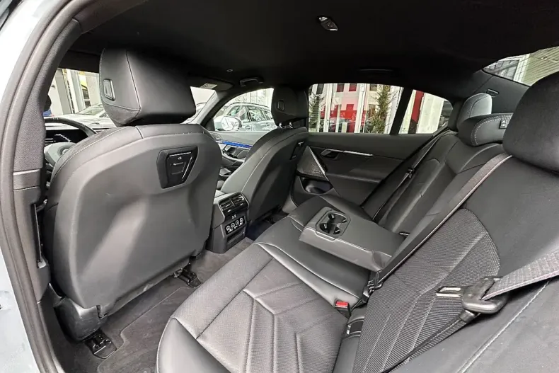 BMW 530 (Seria 5) din 2025 cu 18.265 km - oferta BMW191258 - foto 15