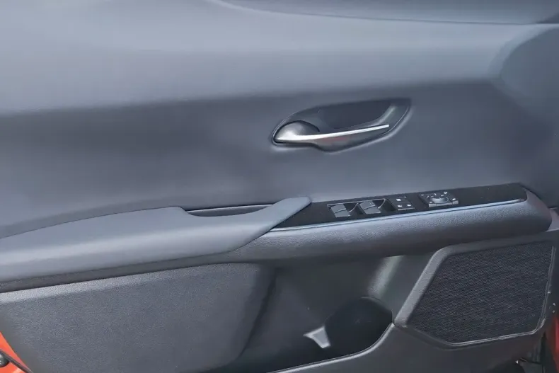 Lexus UX din 2024 cu 27.710 km - oferta LEX191272 - foto 16