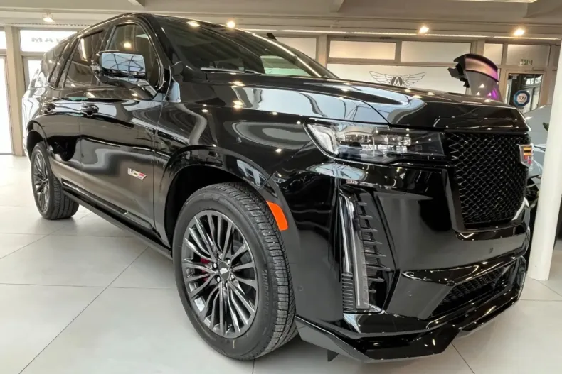 Cadillac Escalade din 2025 cu 10.000 km - oferta CAD191294 - foto 1